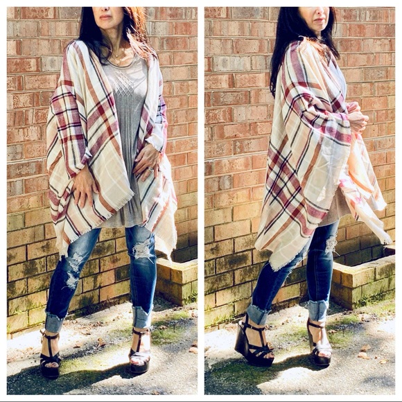 ✨LAST 1✨Beige plaid oversized gorgeous poncho cape - Picture 8 of 8